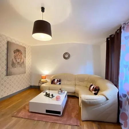 Lejlighed Independant De 100 Mc Avec 4 Chambres, Salon Et Jardin
