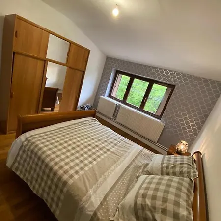 Lejlighed Independant De 100 Mc Avec 4 Chambres, Salon Et Jardin Senones (Vosges)