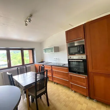 Independant De 100 Mc Avec 4 Chambres, Salon Et Jardin *