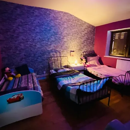 Independant De 100 Mc Avec 4 Chambres, Salon Et Jardin *
