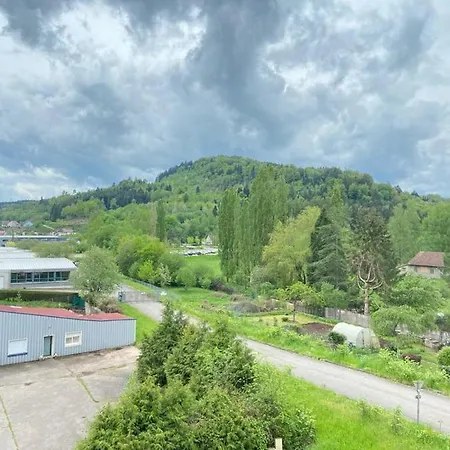 Independant De 100 Mc Avec 4 Chambres, Salon Et Jardin